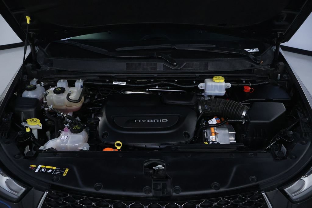 Used 2023 Chrysler Pacifica Touring-L image 37