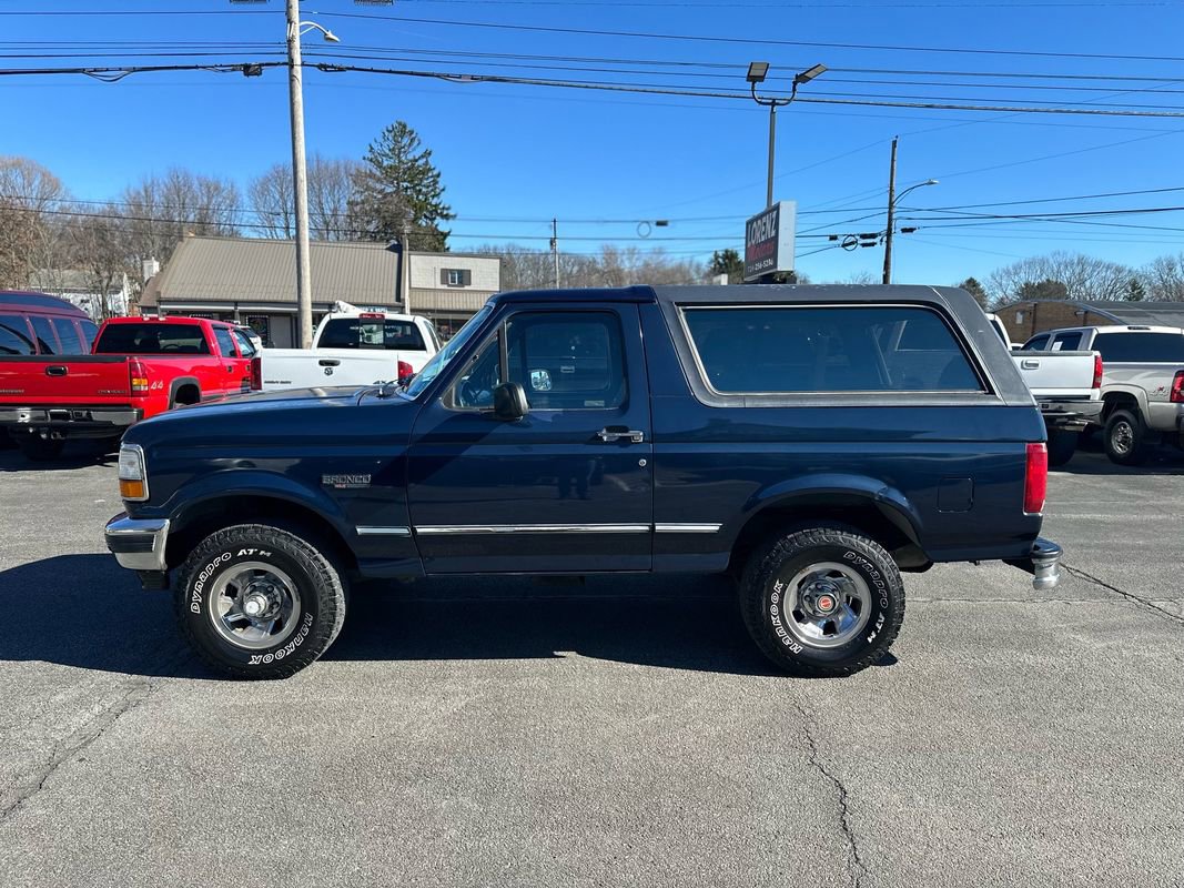 Used 1993 Ford Bronco XLT AWD/4WD image 2