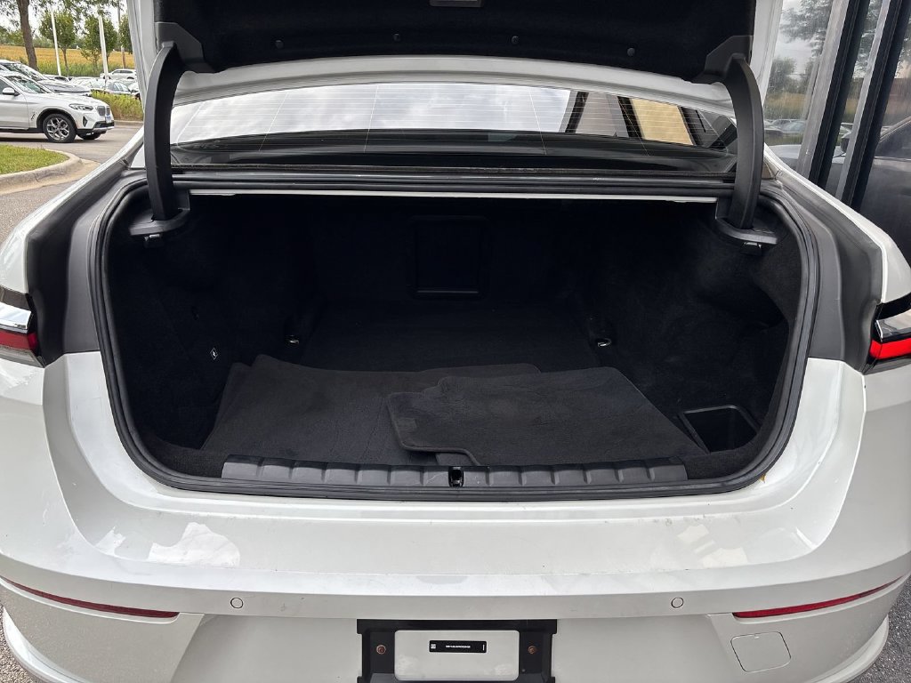 Certified 2024 BMW i7 eDrive50 RWD image 24