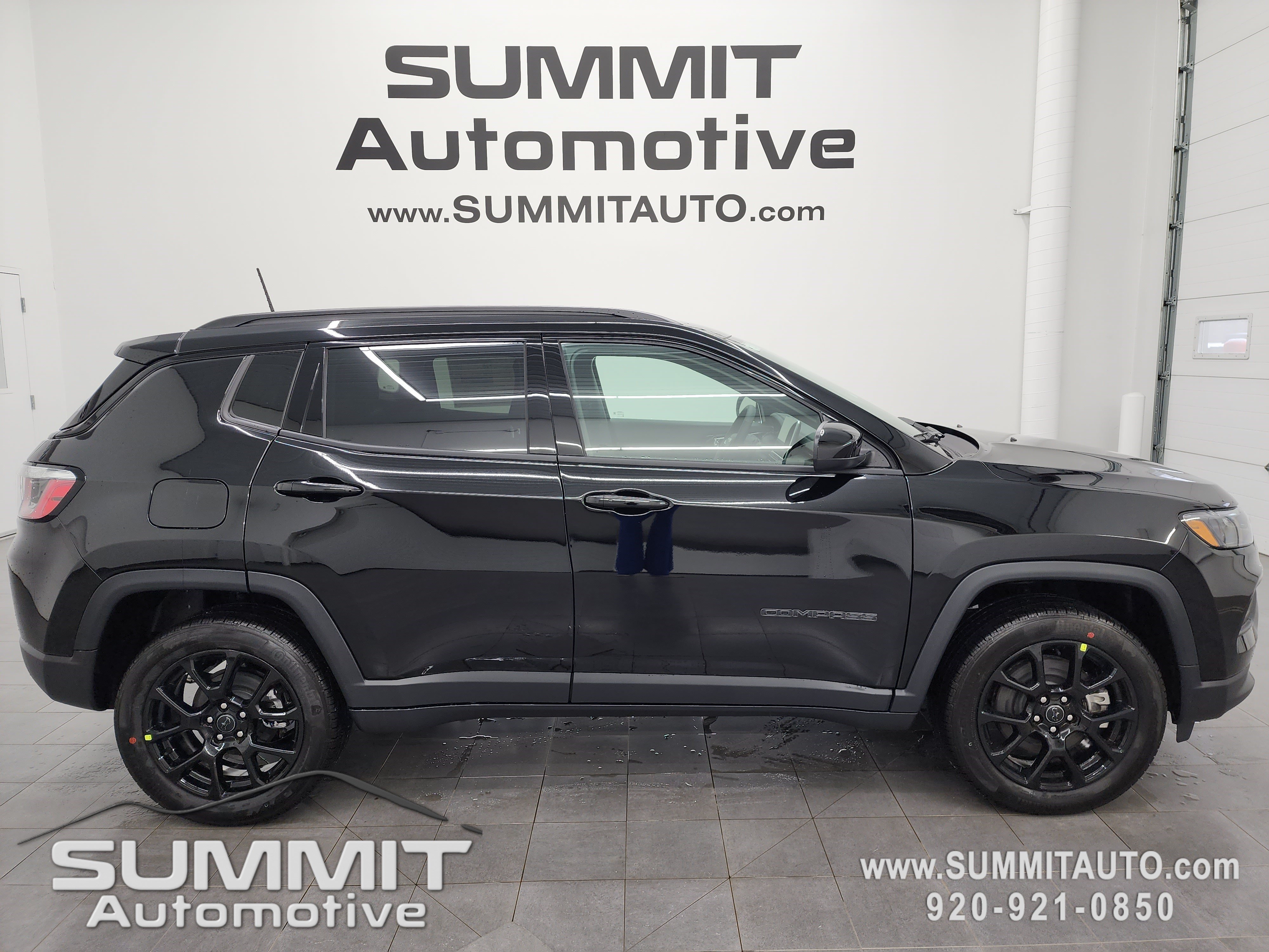 New 2026 Jeep Compass Latitude AWD/4WD image 1