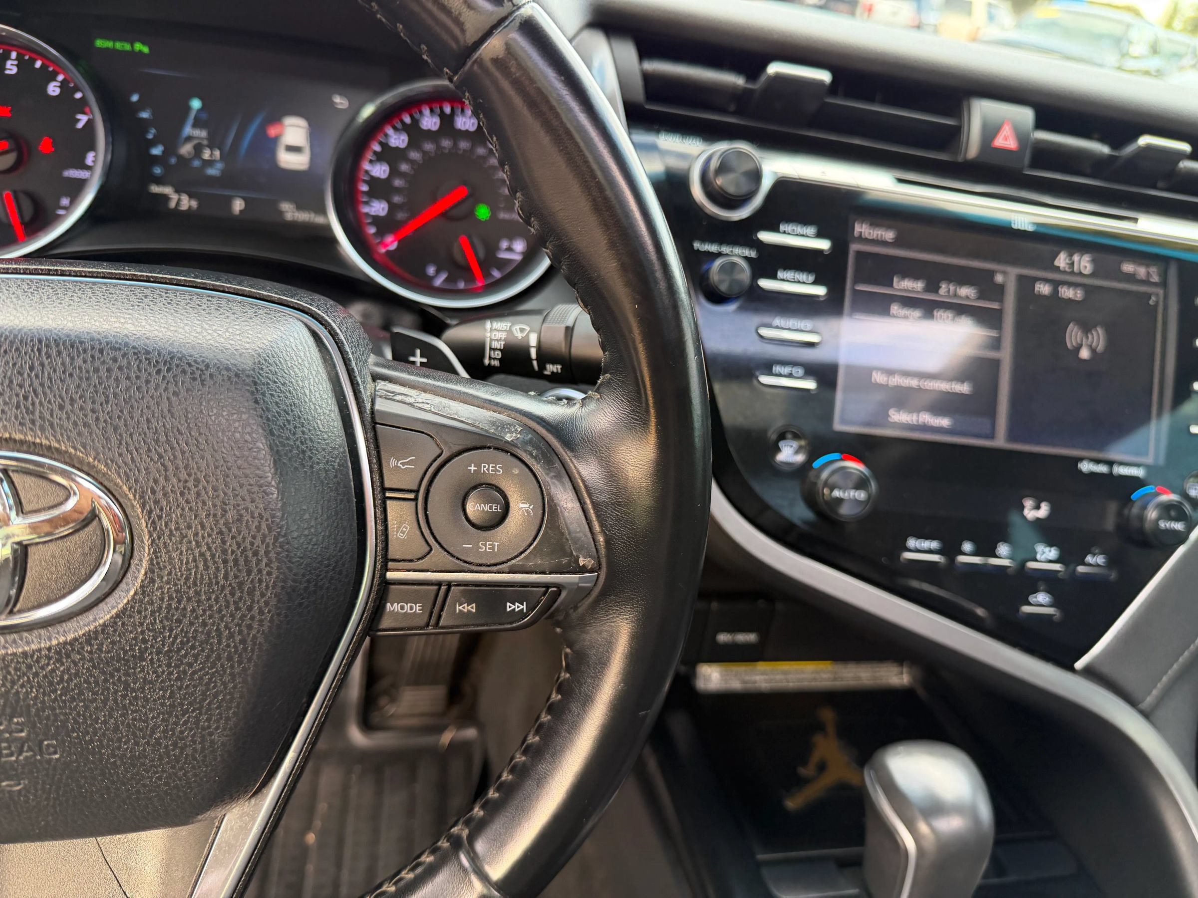 Used 2018 Toyota Camry XSE FWD image 25