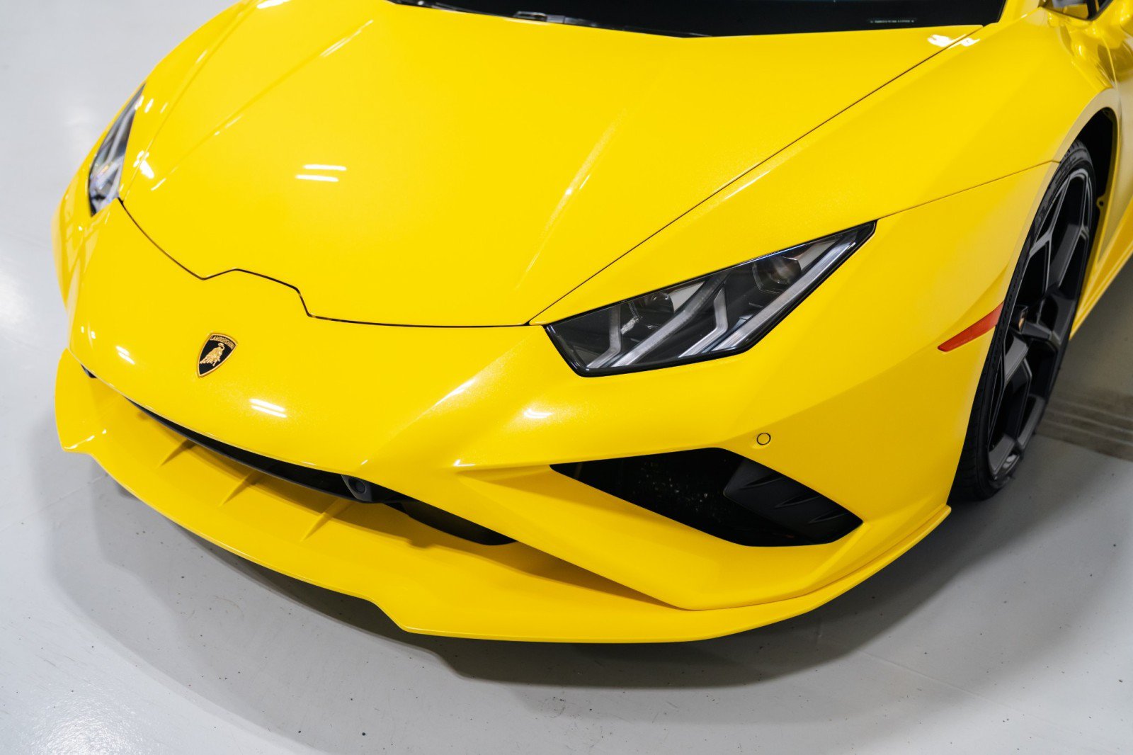 Used 2021 Lamborghini Huracan EVO RWD image 21