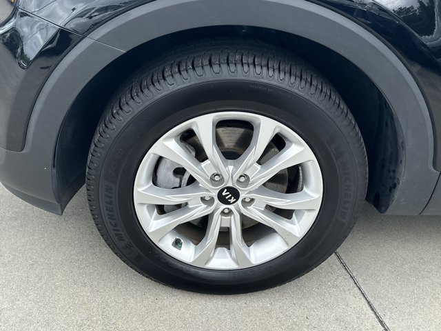 Used 2020 Kia Telluride LX FWD image 12