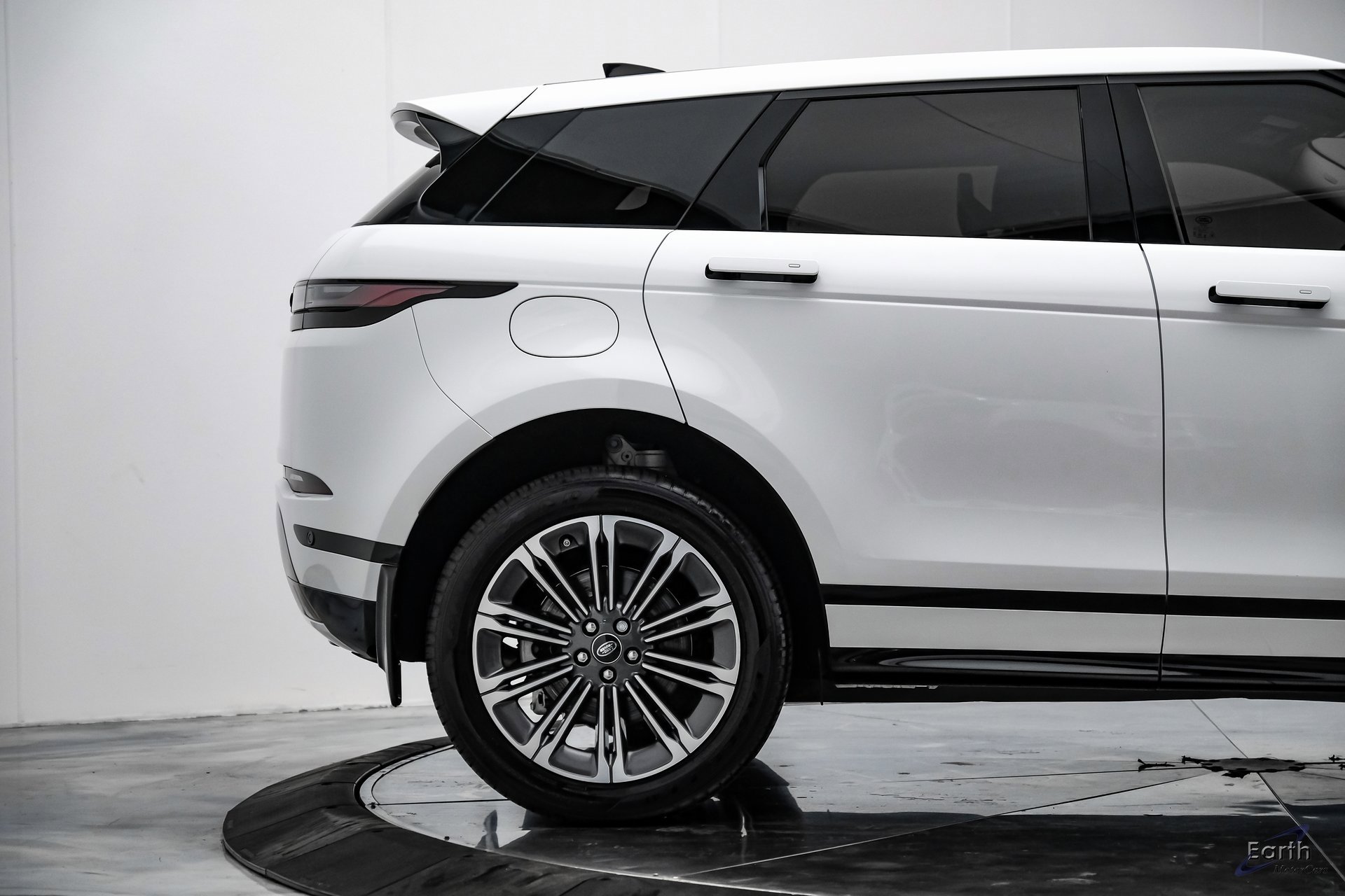 Used 2024 Land Rover Range Rover Evoque Dynamic SE image 17