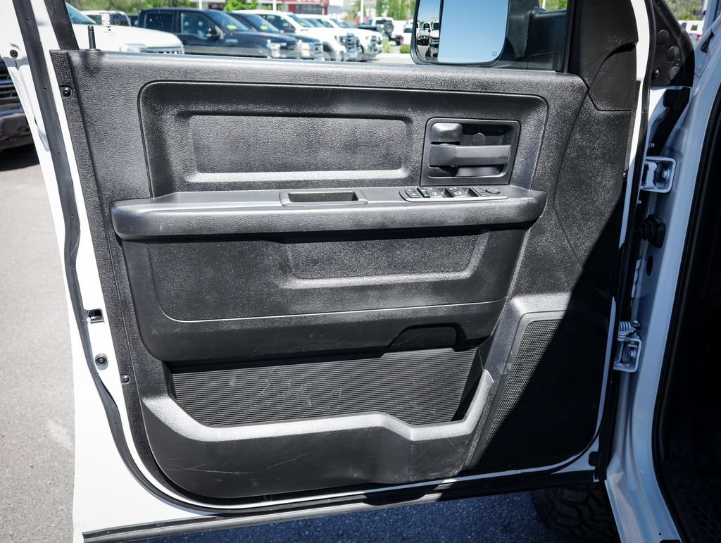 Used 2022 RAM 2500 Tradesman w/ Chrome Appearance Group AWD/4WD image 15