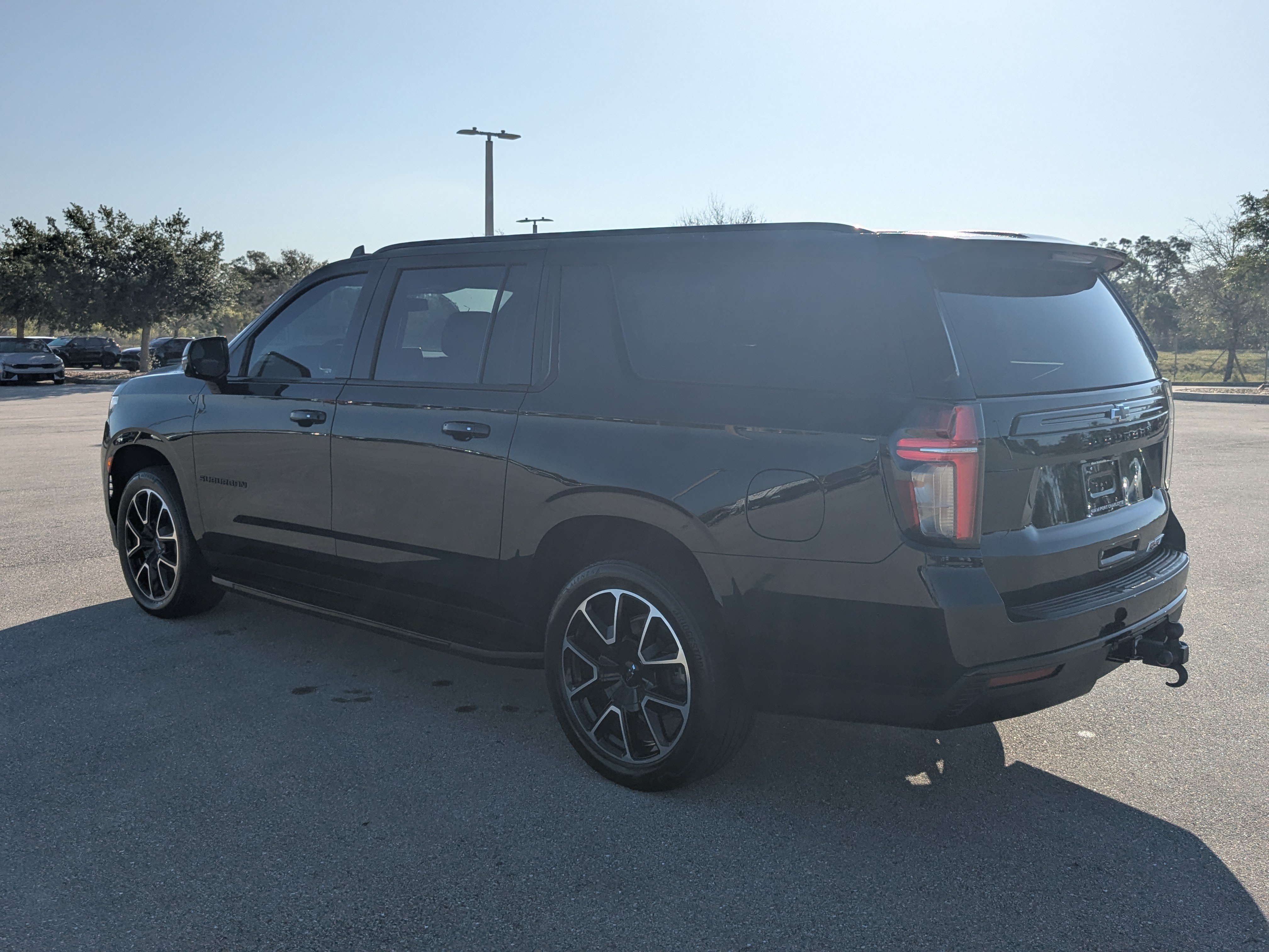 Used 2023 Chevrolet Suburban RST w/ Luxury Package AWD/4WD image 7