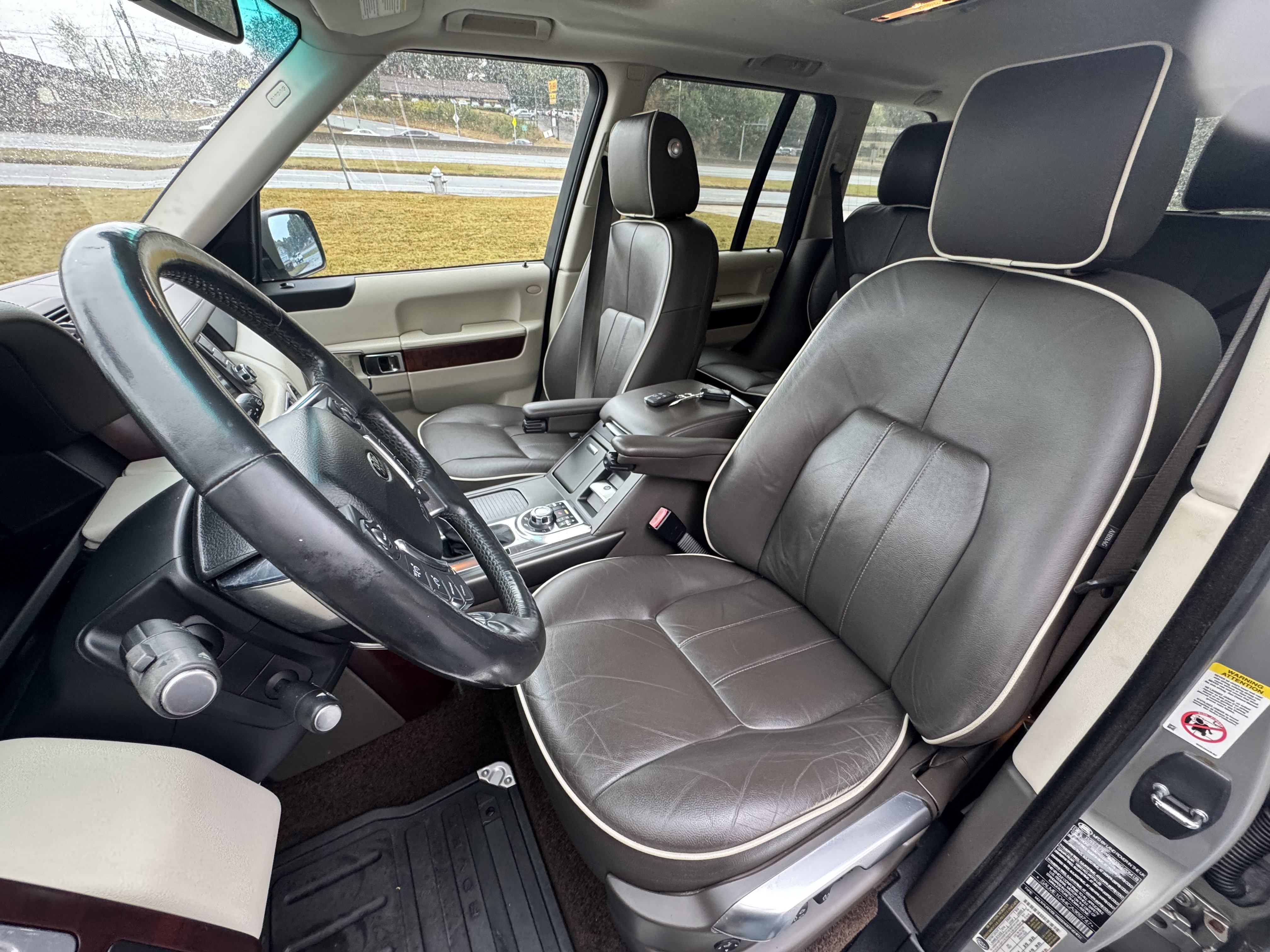 Used 2012 Land Rover Range Rover HSE image 17