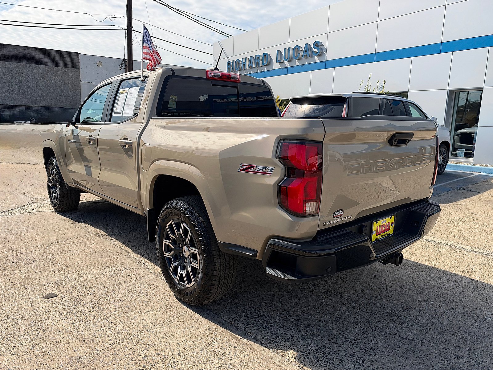Used 2023 Chevrolet Colorado Z71 w/ Z71 Convenience Package 2 AWD/4WD image 5