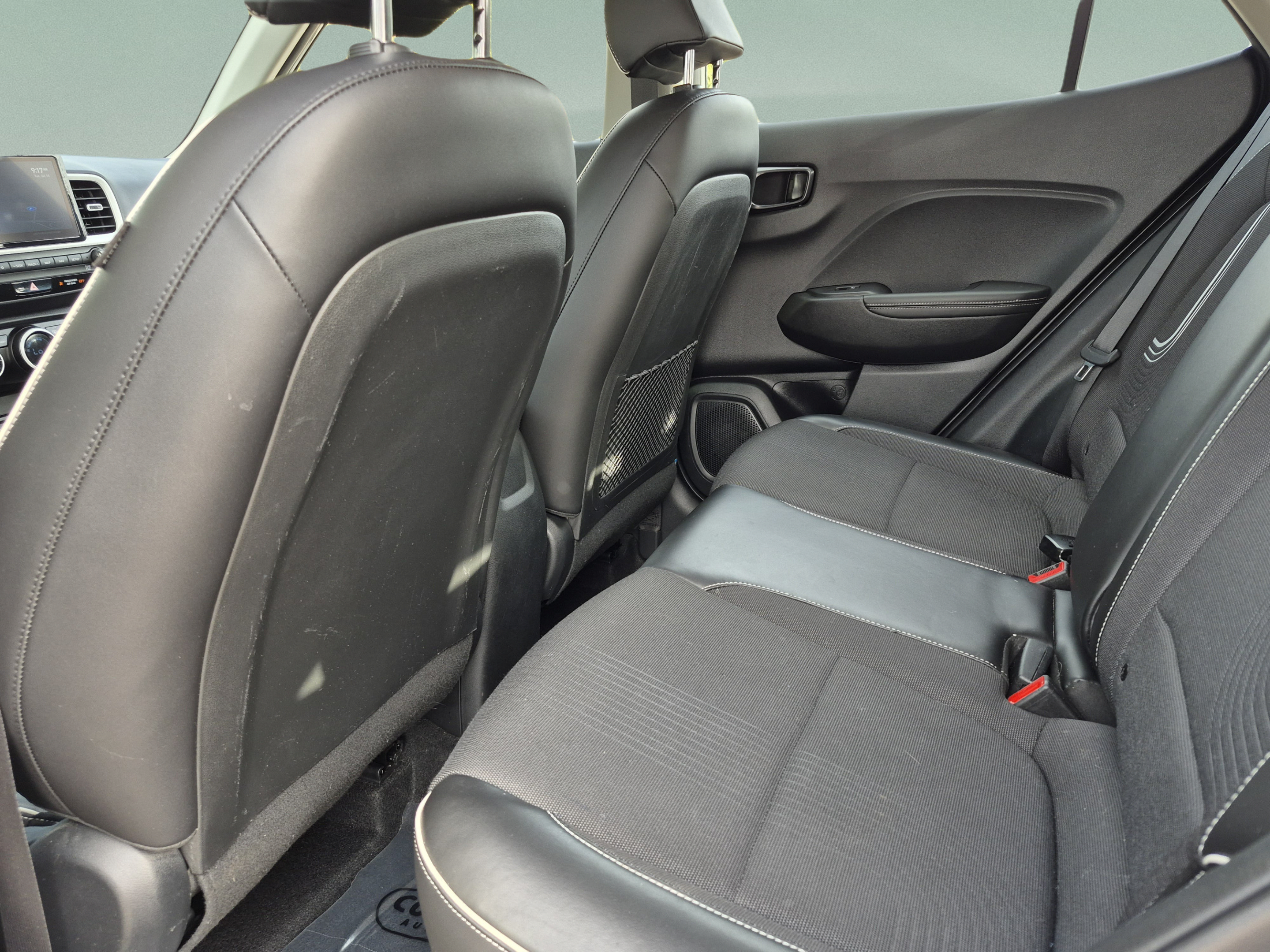 Certified 2022 Hyundai Venue Limited FWD image 14