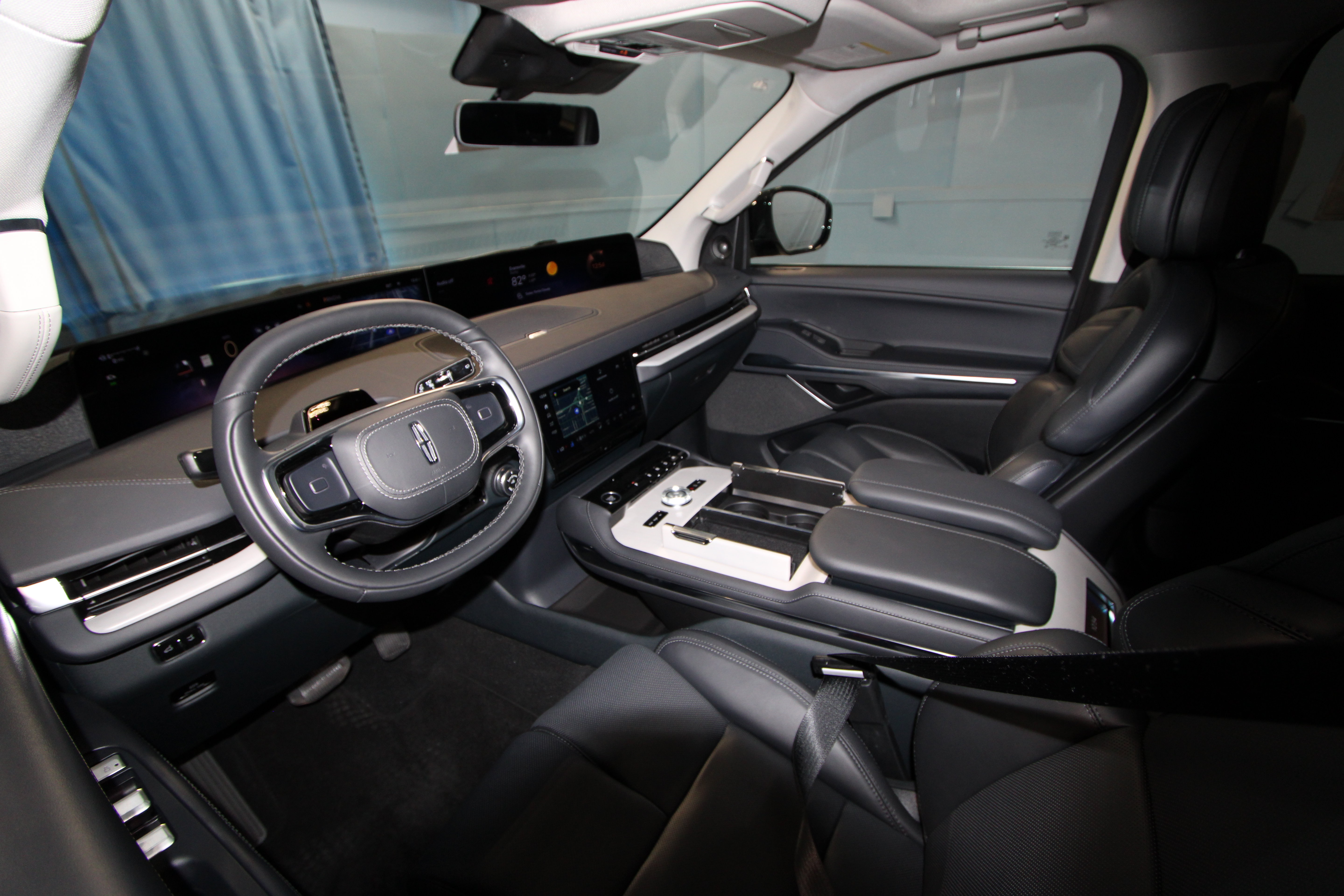 New 2027 Lincoln Navigator L Reserve AWD/4WD image 2