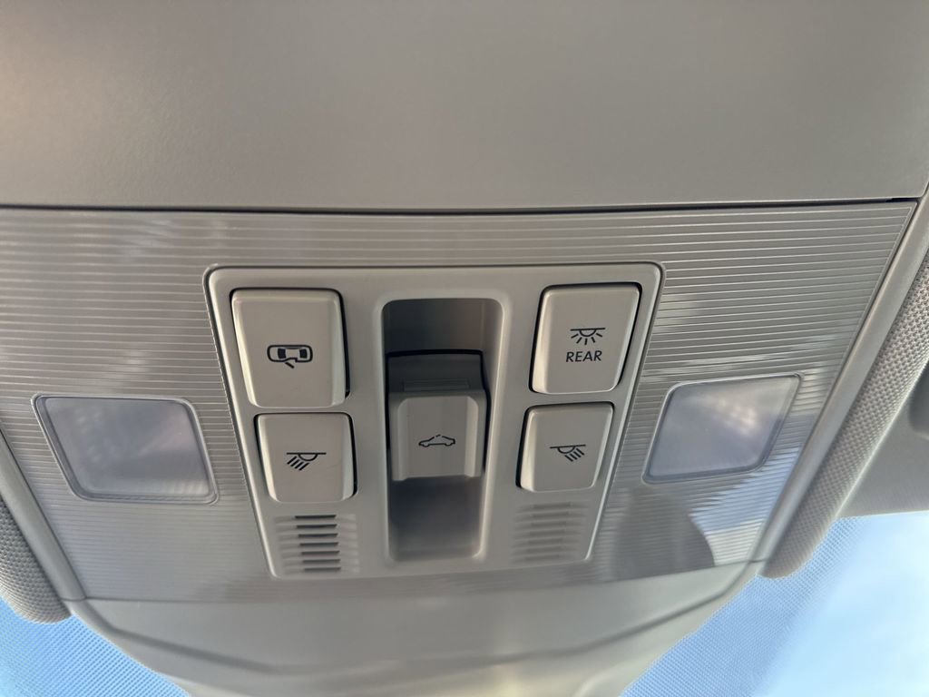 Used 2025 Volkswagen Jetta SE image 12