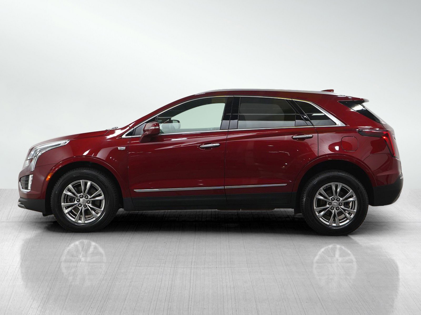 Used 2020 Cadillac XT5 Premium Luxury AWD/4WD image 2