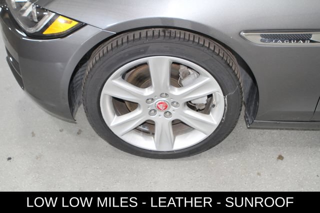 Used 2017 Jaguar XE Prestige RWD image 12