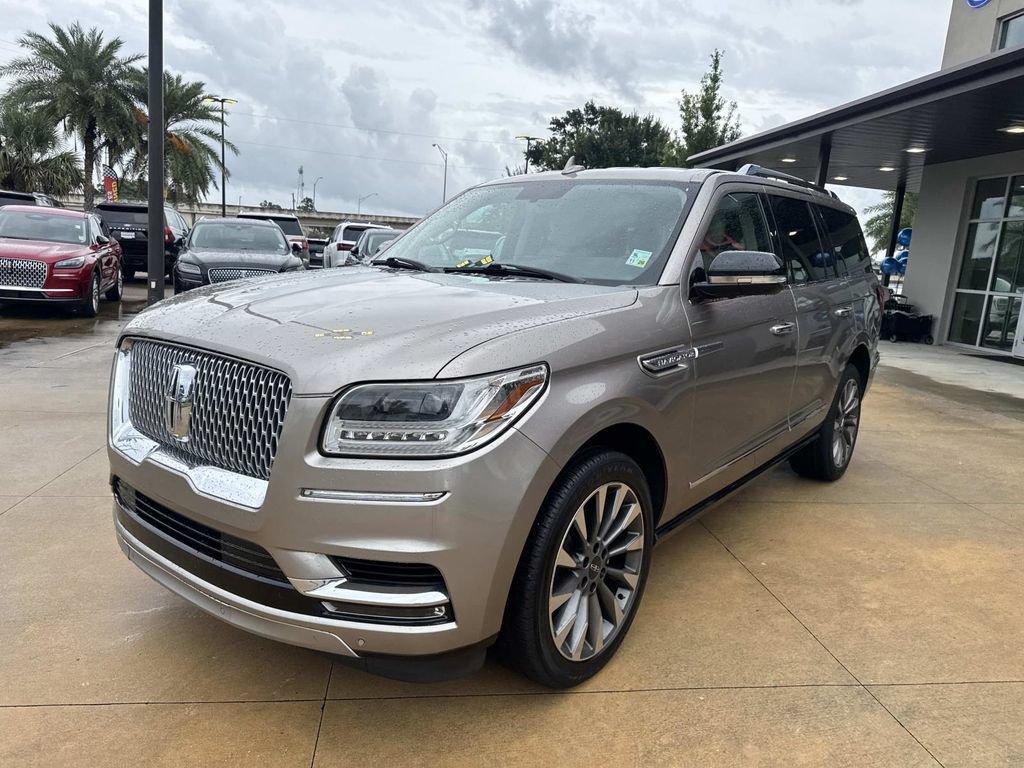 Used 2019 Lincoln Navigator Select RWD image 4