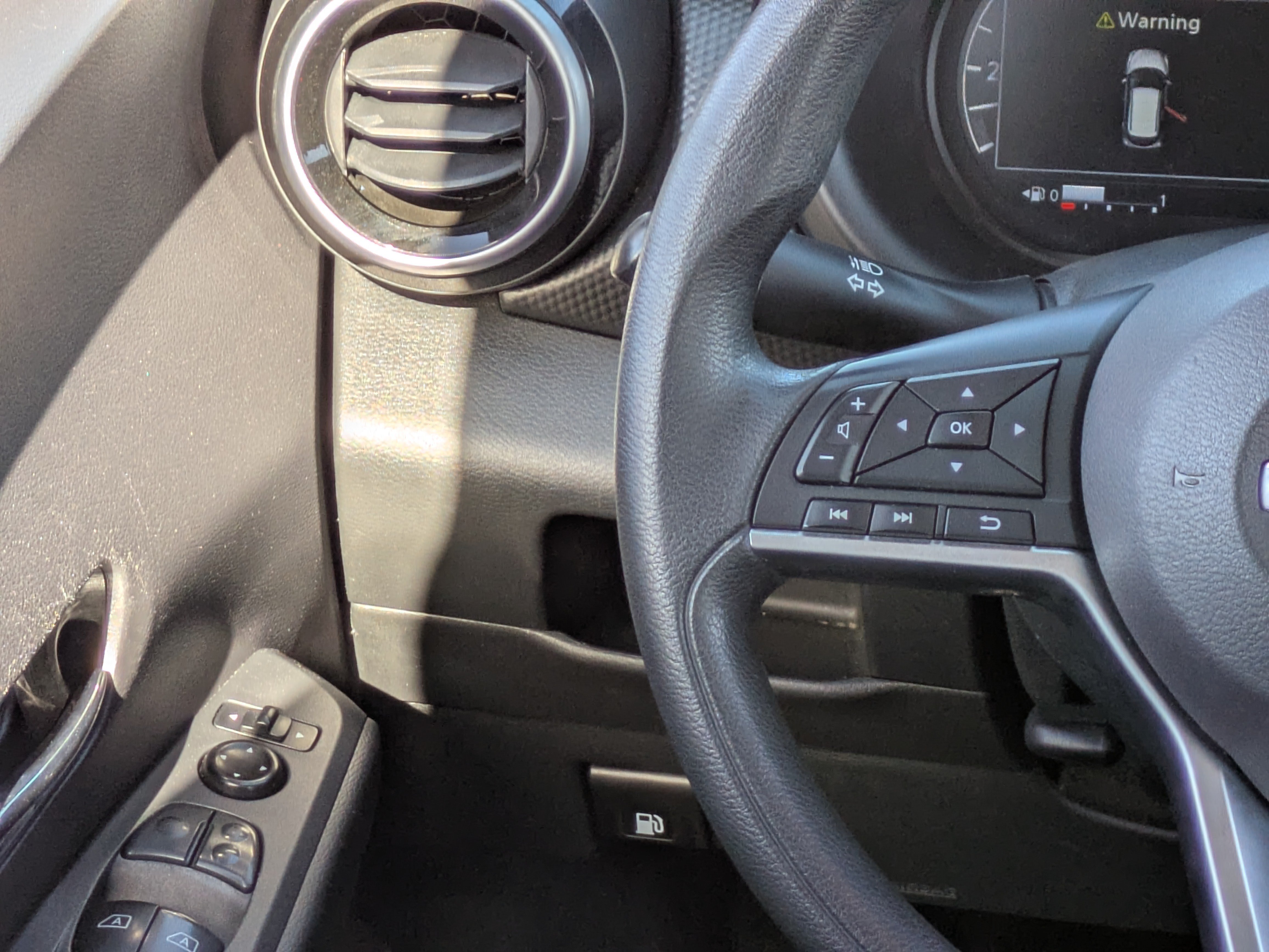 Used 2023 Nissan Kicks SV FWD image 23
