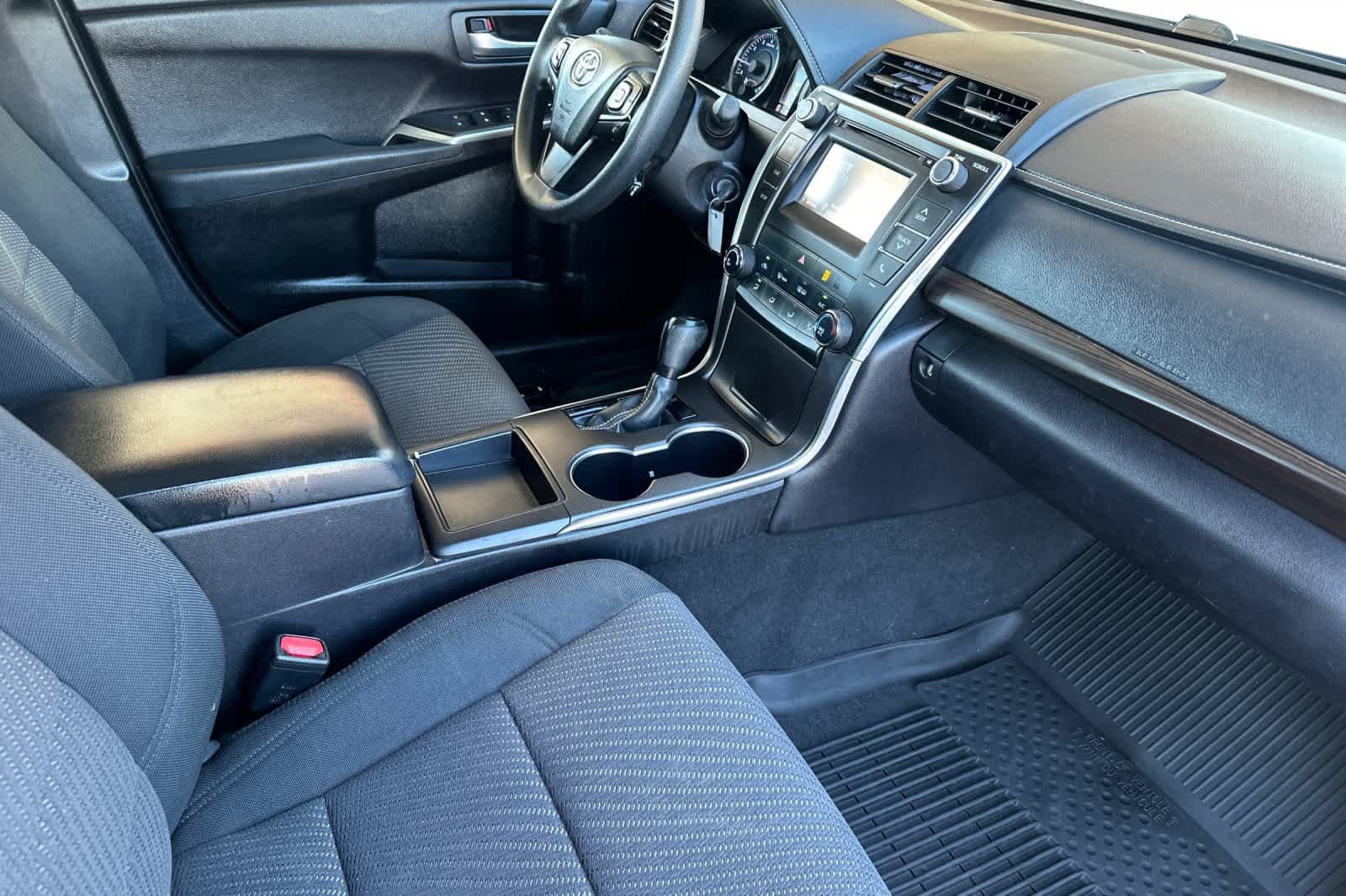 Used 2016 Toyota Camry LE FWD image 16