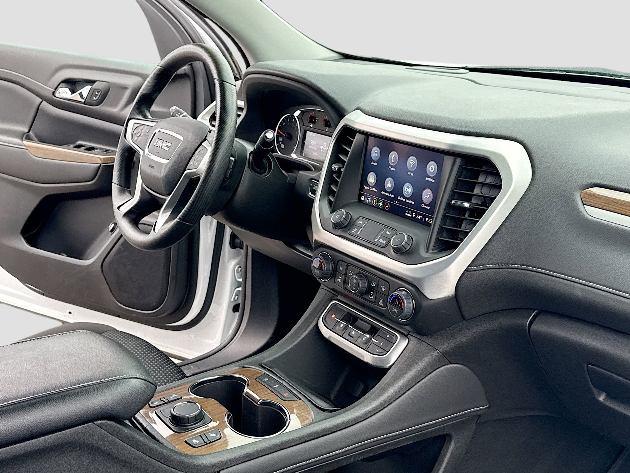 Used 2023 GMC Acadia SLE w/ Driver Convenience Package image 5