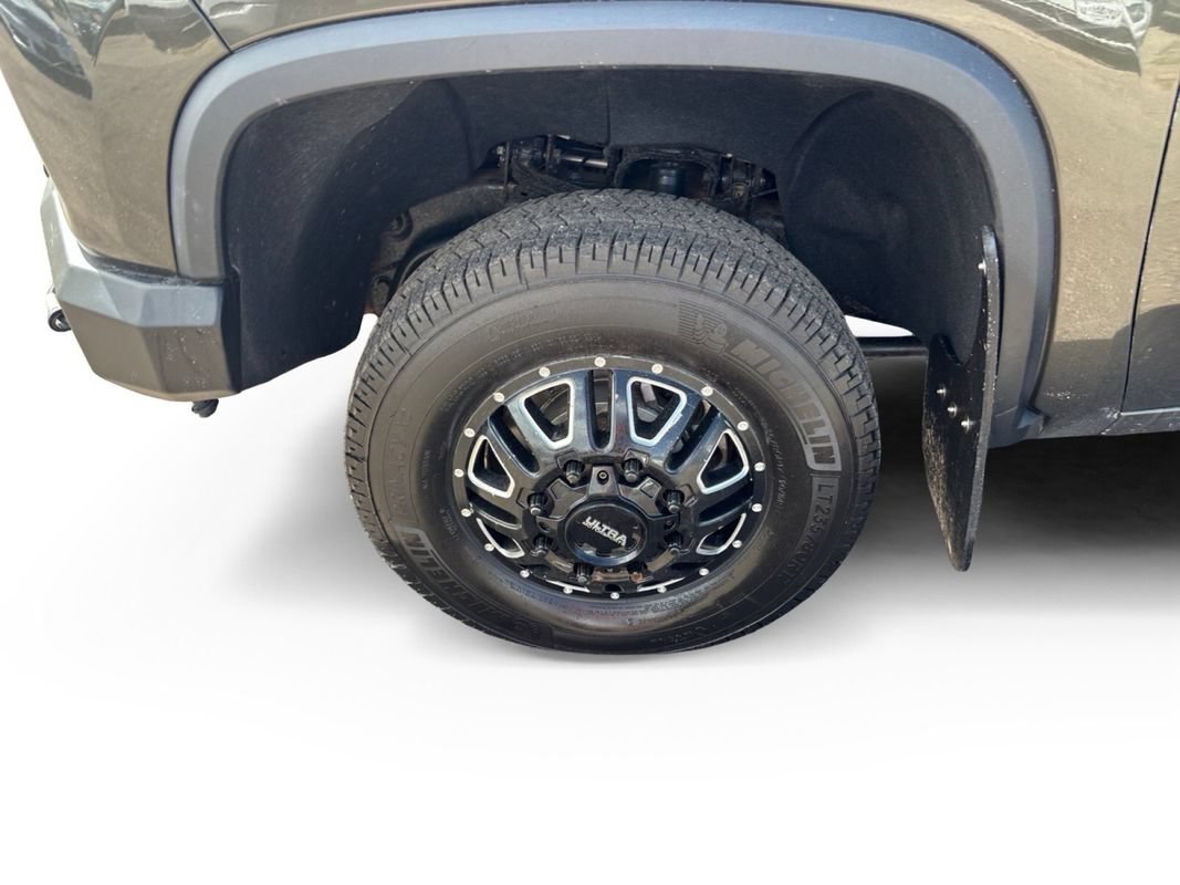 Used 2023 Chevrolet Silverado 3500 High Country AWD/4WD image 8
