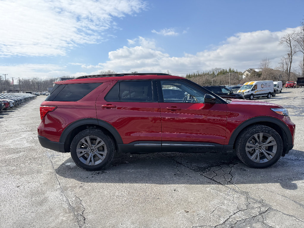 Used 2022 Ford Explorer XLT w/ Equipment Group 202A image 8