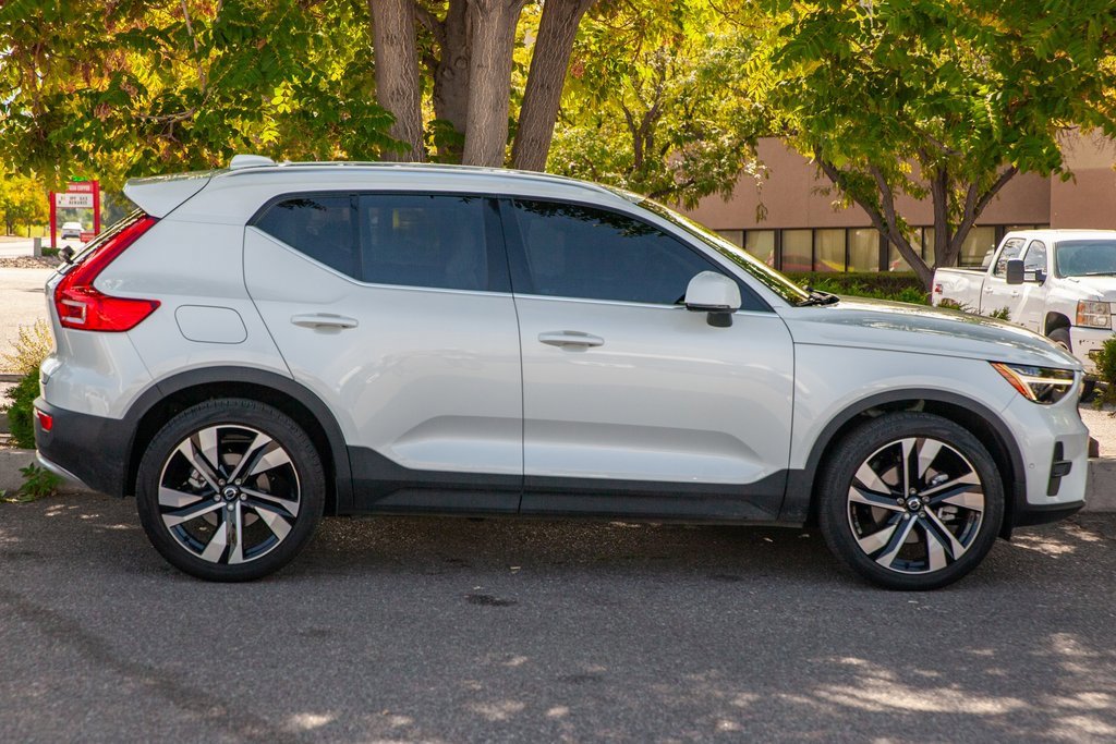 Used 2023 Volvo XC40 B4 Ultimate w/ Protection Package Premier image 4