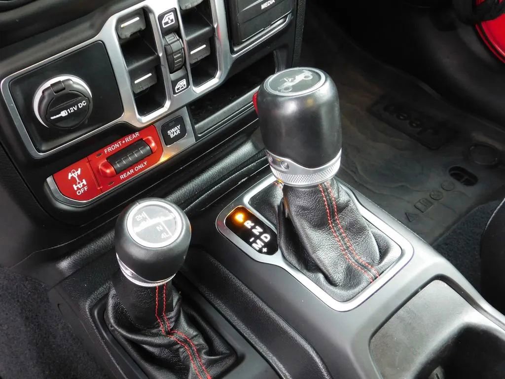 Used 2020 Jeep Wrangler Unlimited Rubicon w/ Dual Top Group image 24