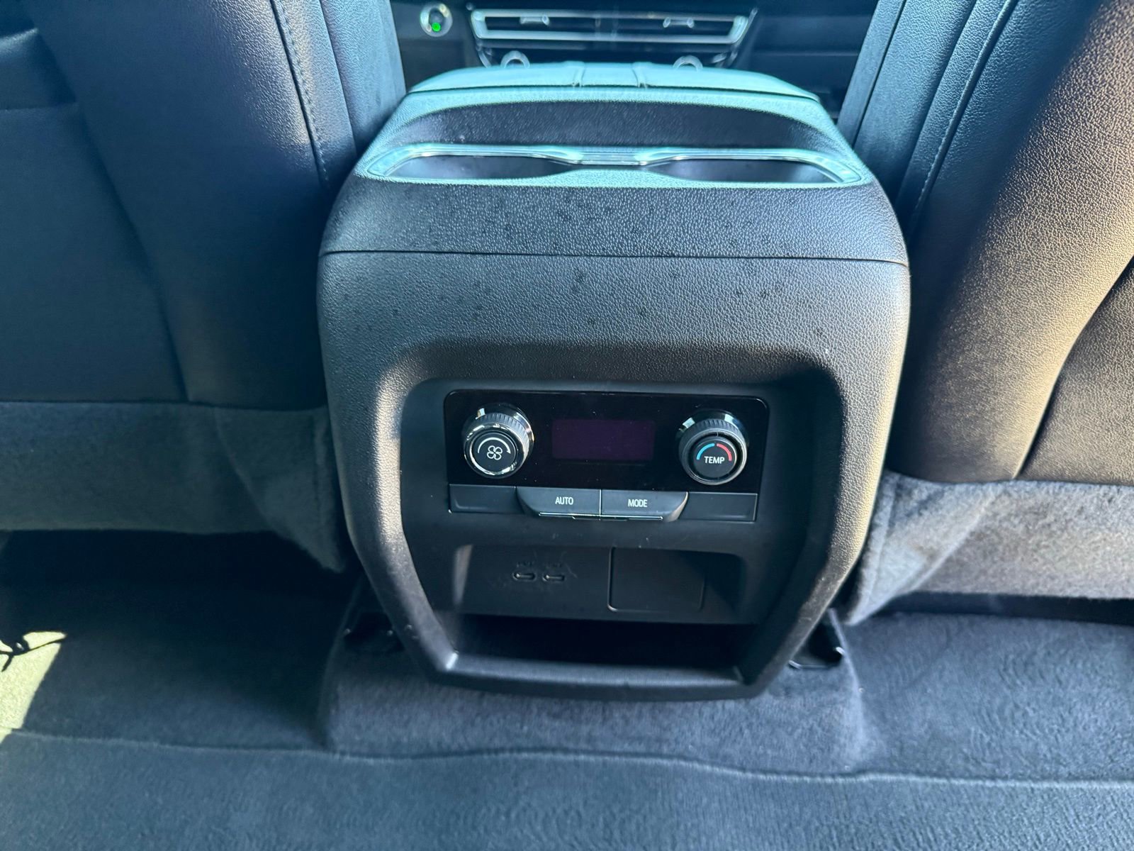 Used 2025 Chevrolet Traverse LT FWD image 34