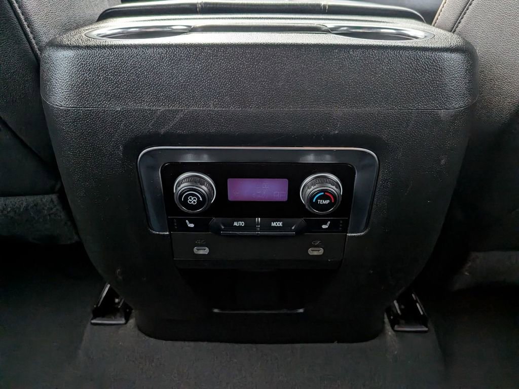 Used 2023 Chevrolet Tahoe Premier AWD/4WD image 33