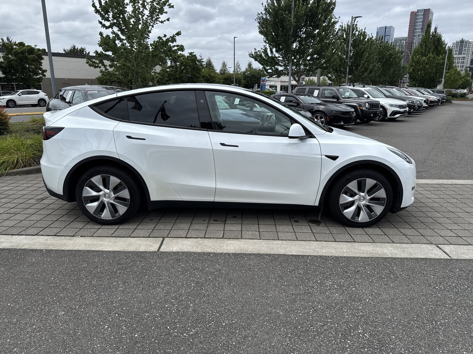 Used 2023 Tesla Model Y Long Range AWD/4WD image 4
