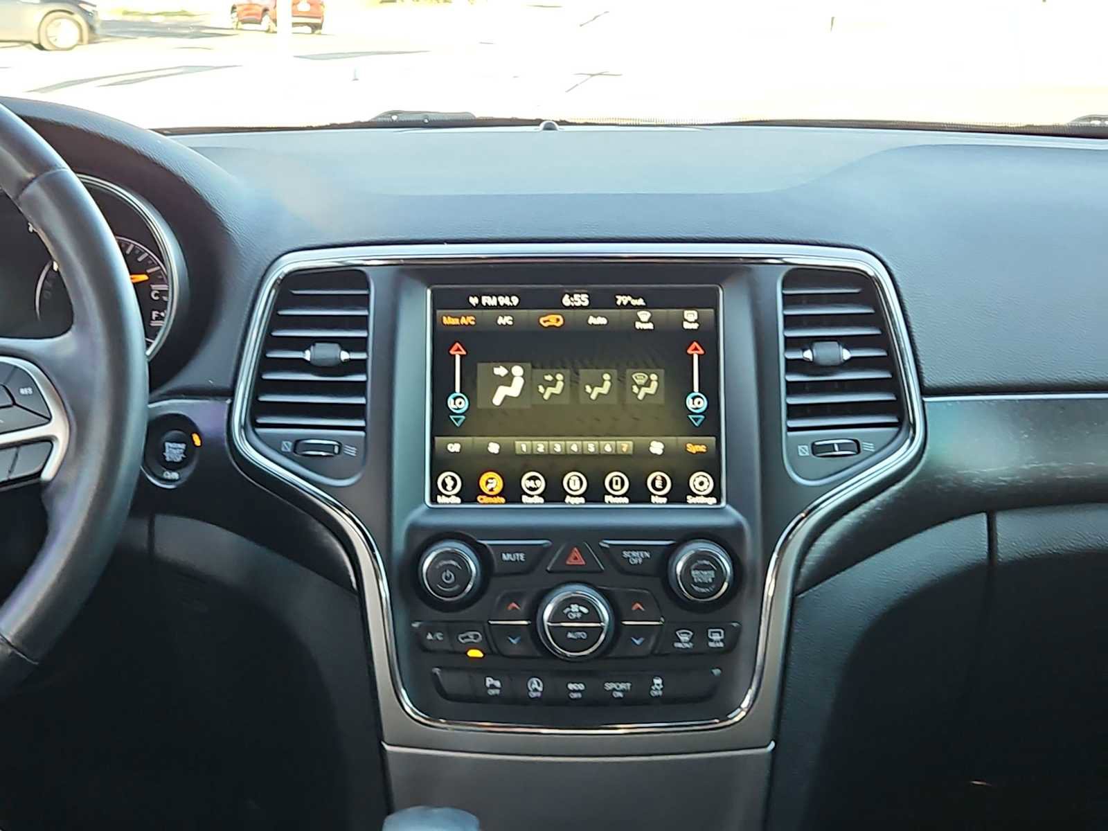 Used 2018 Jeep Grand Cherokee Laredo RWD image 14