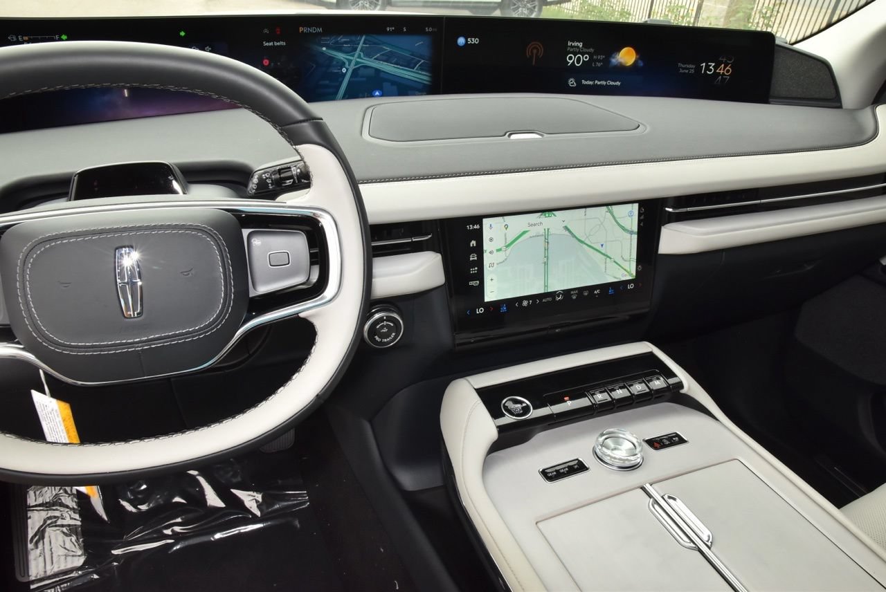 New 2026 Lincoln Navigator Reserve w/ Jet Appearance Package AWD/4WD image 26