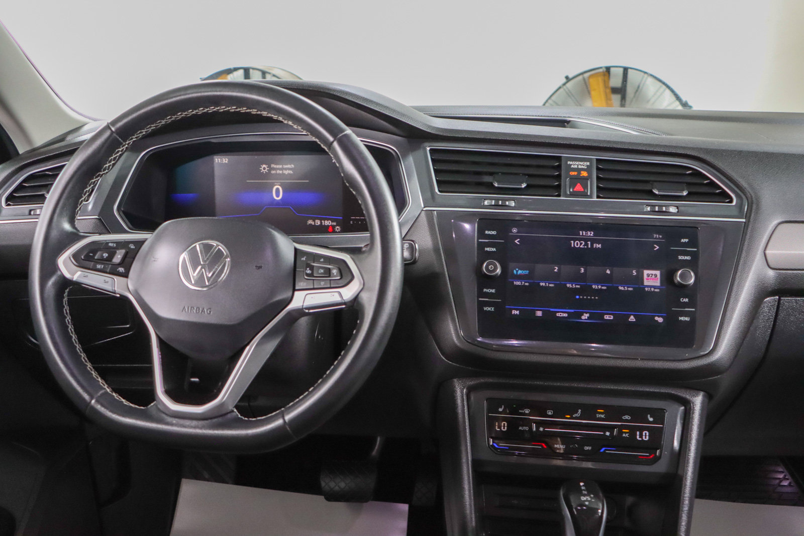 Used 2023 Volkswagen Tiguan SE FWD image 17