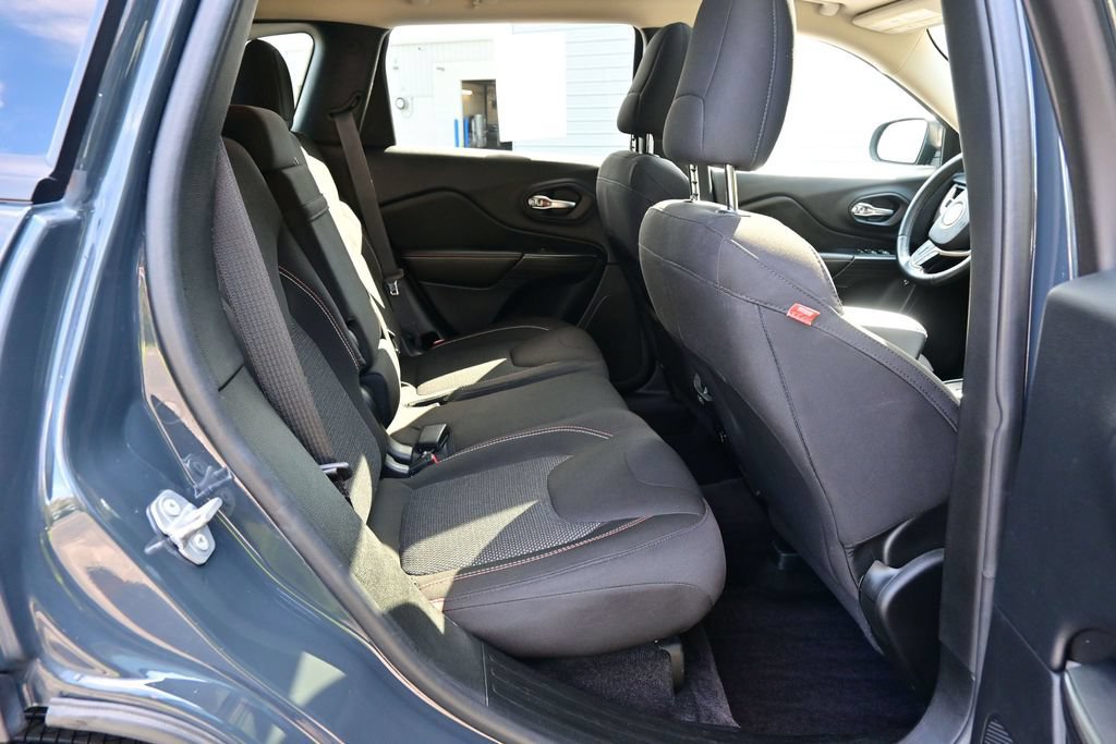 Used 2016 Jeep Cherokee 75th Anniversary AWD/4WD image 21