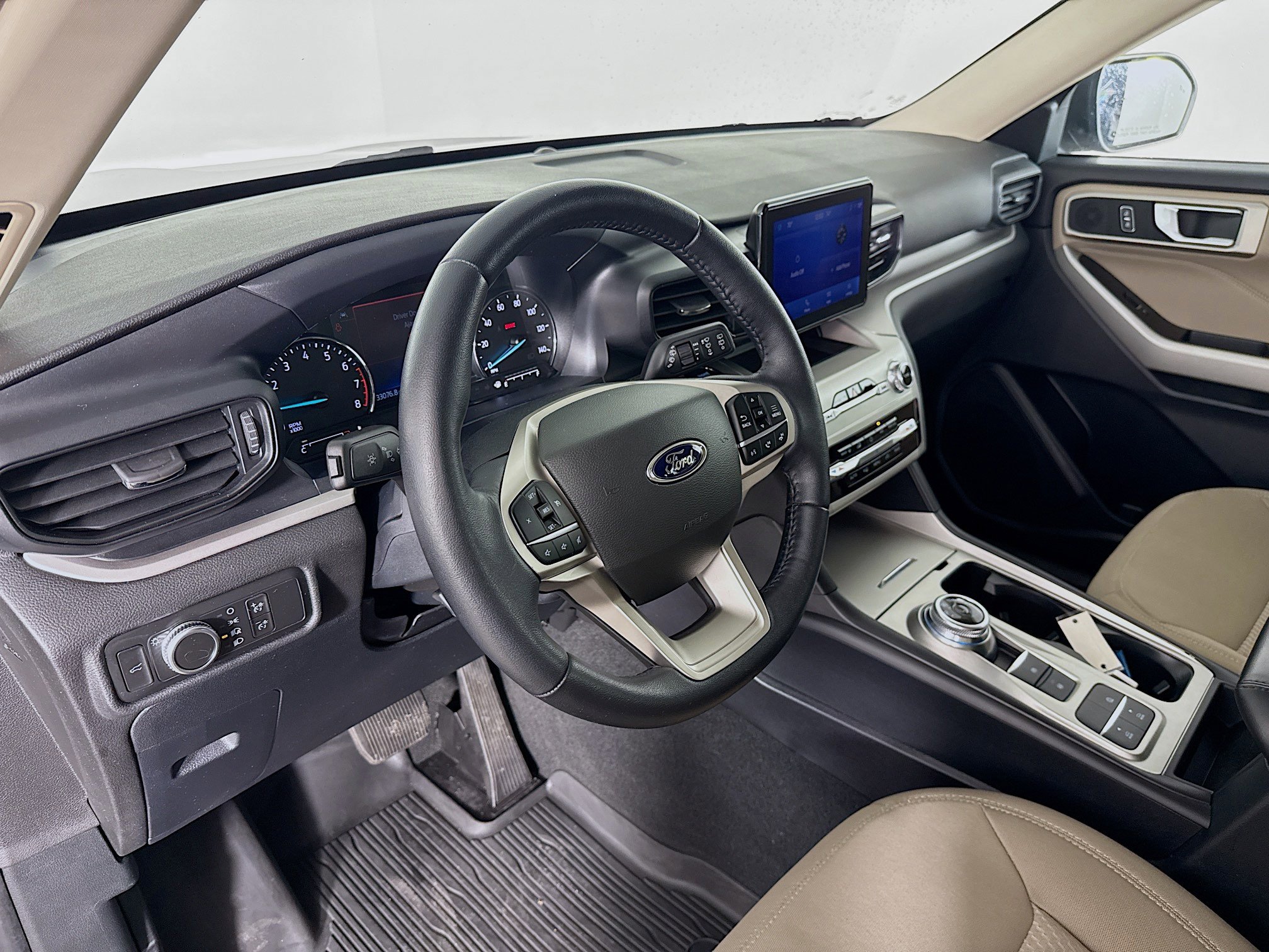 Used 2022 Ford Explorer XLT image 8