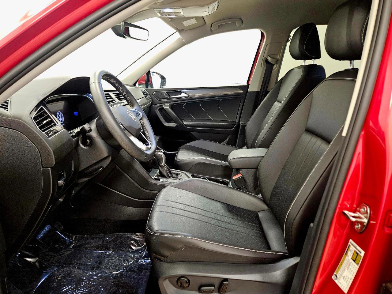 Used 2023 Volkswagen Tiguan SE image 9