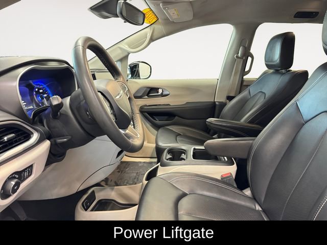 Used 2024 Chrysler Pacifica Touring-L image 8