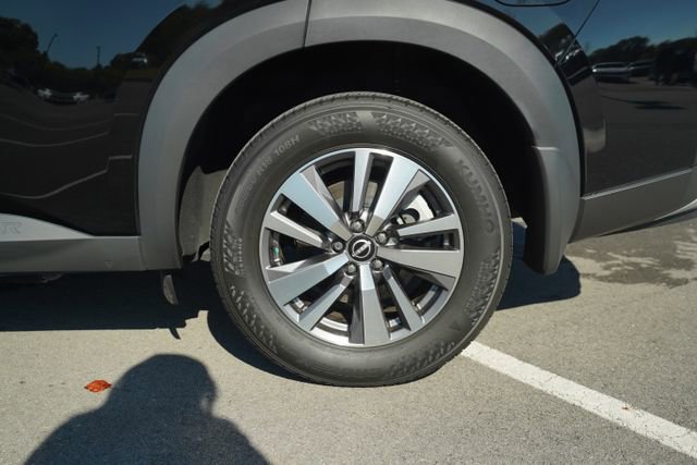 Used 2023 Nissan Pathfinder SL image 40