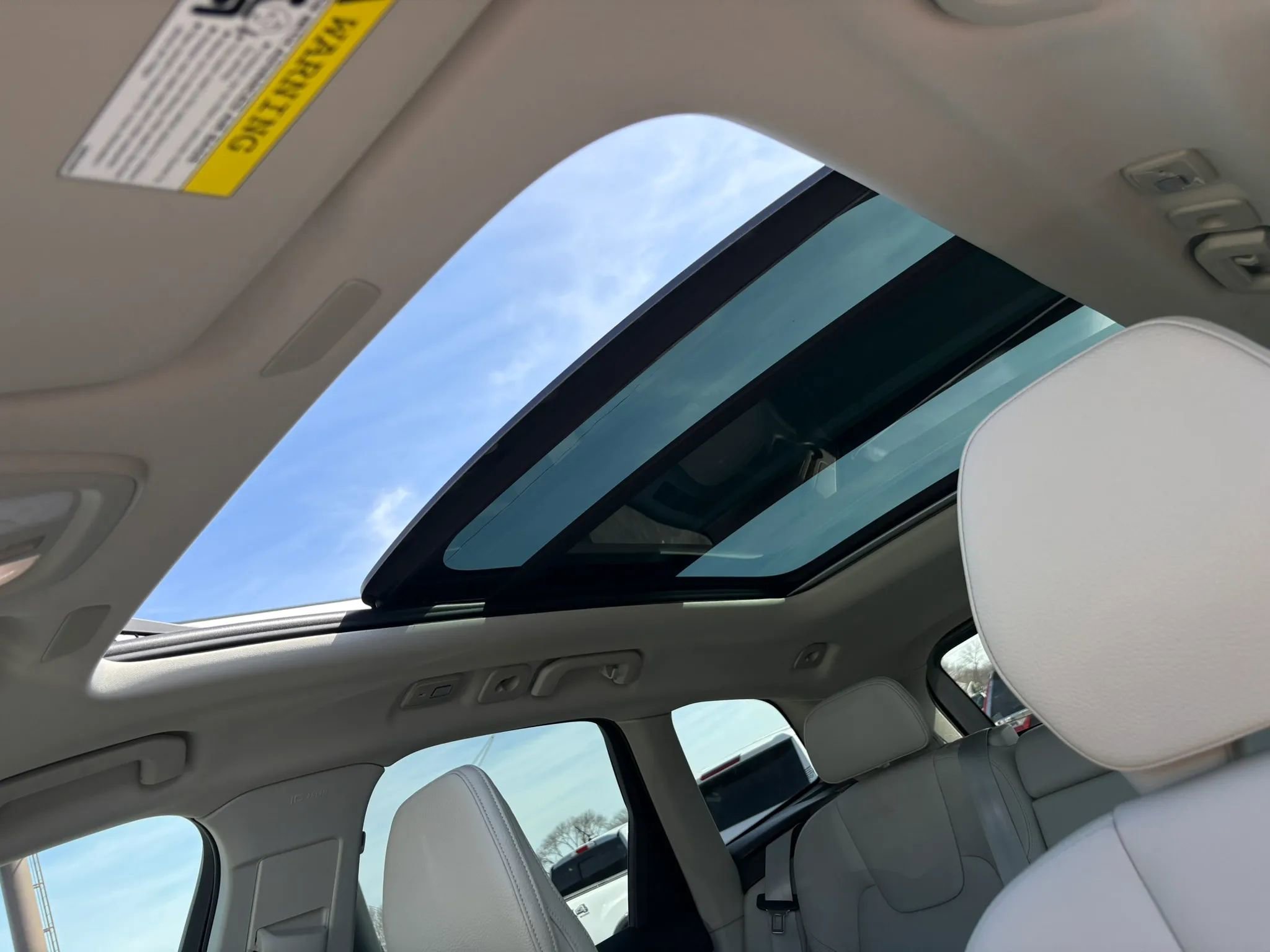 Used 2022 Volvo XC60 B5 Momentum w/ Advanced Package image 29