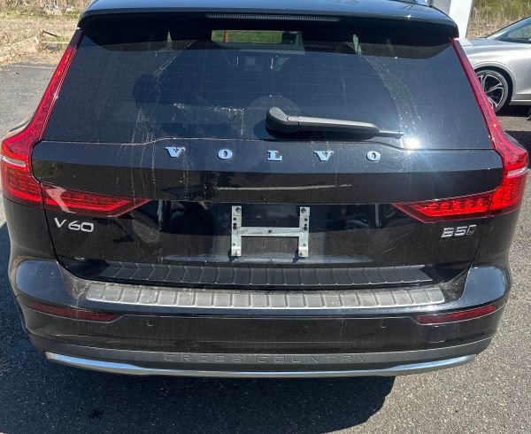 Used 2024 Volvo V60 B5 Cross Country Plus image 9