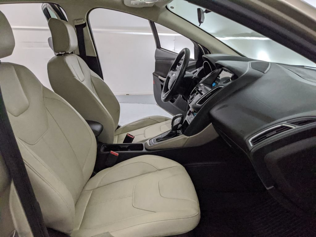 Used 2017 Ford Focus Titanium FWD image 19