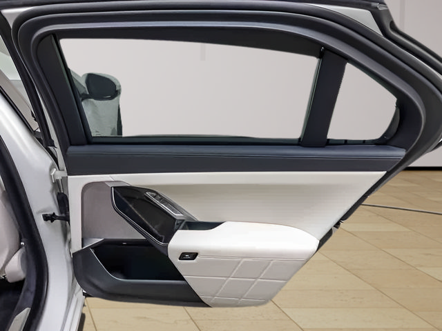 Used 2023 BMW 760i xDrive AWD/4WD image 26