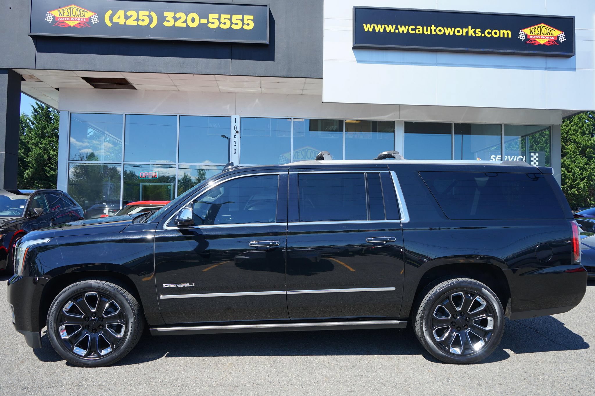 Used 2019 GMC Yukon XL Denali w/ Denali Ultimate Package AWD/4WD image 2