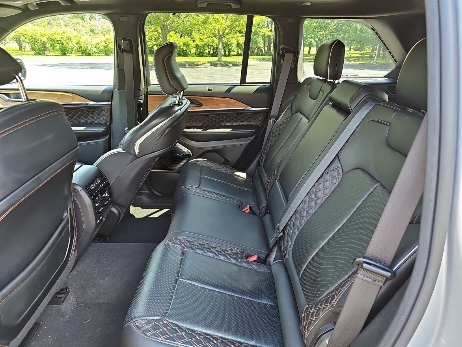 Used 2022 Jeep Grand Cherokee Summit AWD/4WD image 17