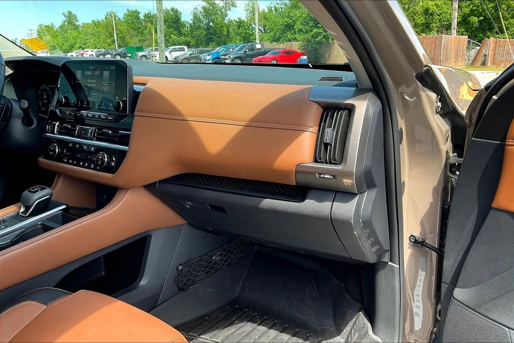 Used 2024 Nissan Pathfinder Platinum w/ Cargo Package FWD image 15