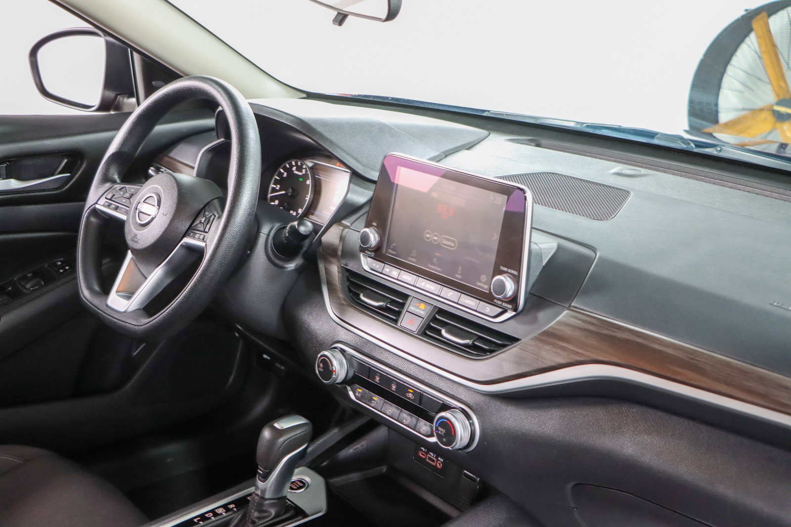 Used 2024 Nissan Altima 2.5 SV FWD image 25