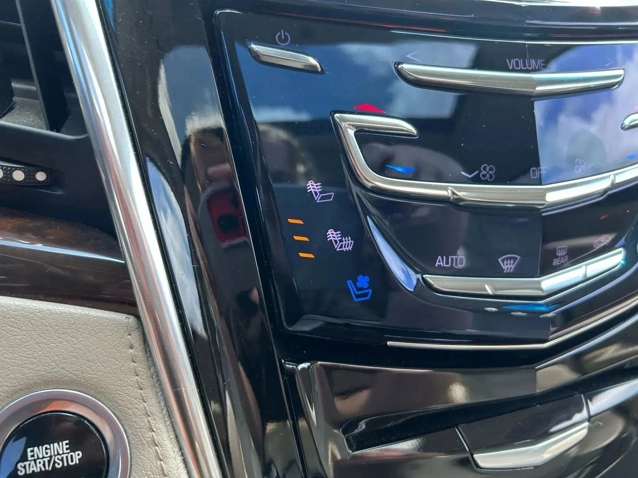 Used 2017 Cadillac Escalade ESV Premium Luxury image 26