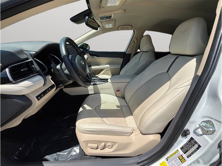 Used 2023 Toyota Camry XLE FWD image 2