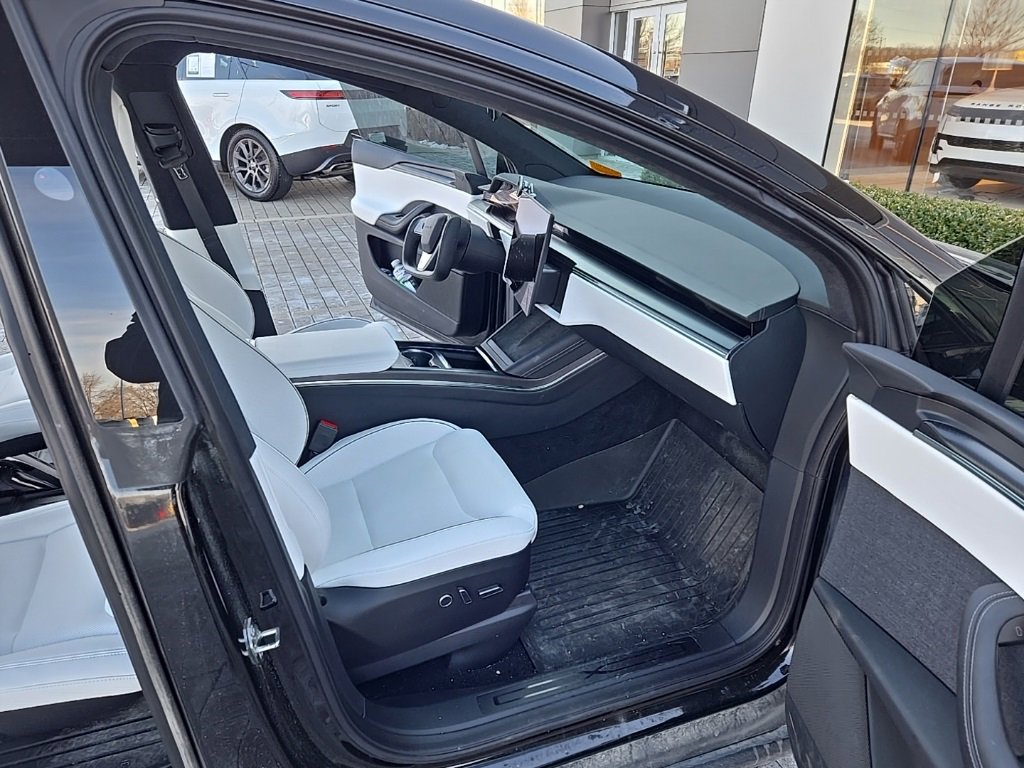 Used 2026 Tesla Model X Plaid image 21