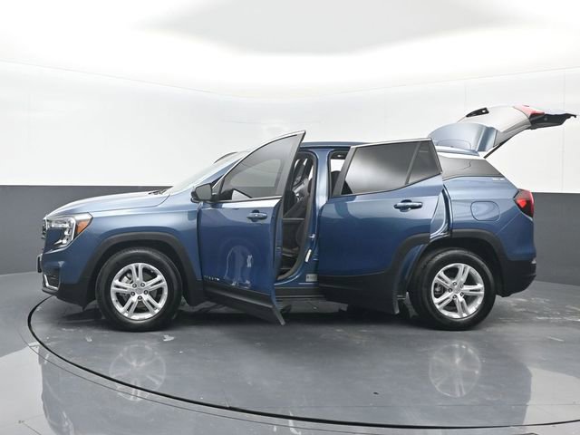 Used 2024 GMC Terrain SLE image 28