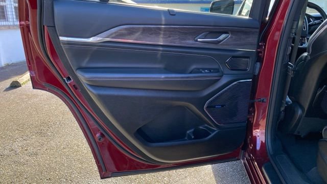 Used 2022 Jeep Grand Cherokee L Overland w/ Luxury Tech Group IV image 18