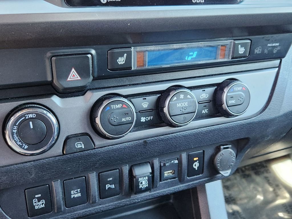 Used 2020 Toyota Tacoma TRD Sport w/ TRD Premium Sport Package AWD/4WD image 10